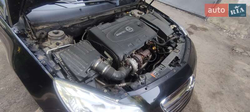 Универсал Opel Insignia 2011 в Тростянце