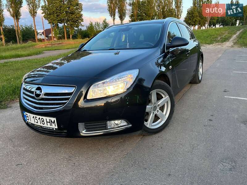 Универсал Opel Insignia 2011 в Тростянце