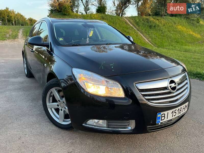 Универсал Opel Insignia 2011 в Тростянце