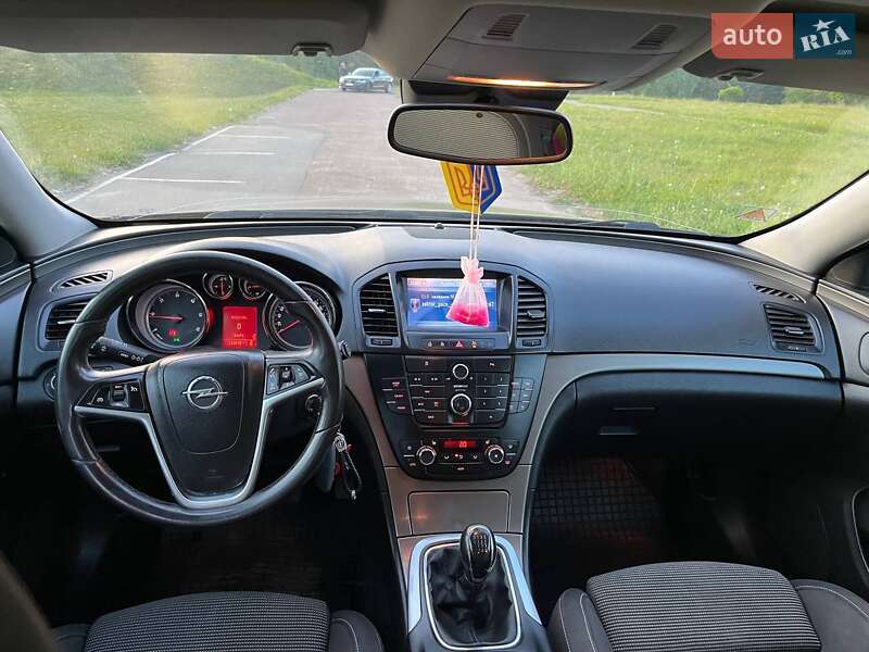 Универсал Opel Insignia 2011 в Тростянце