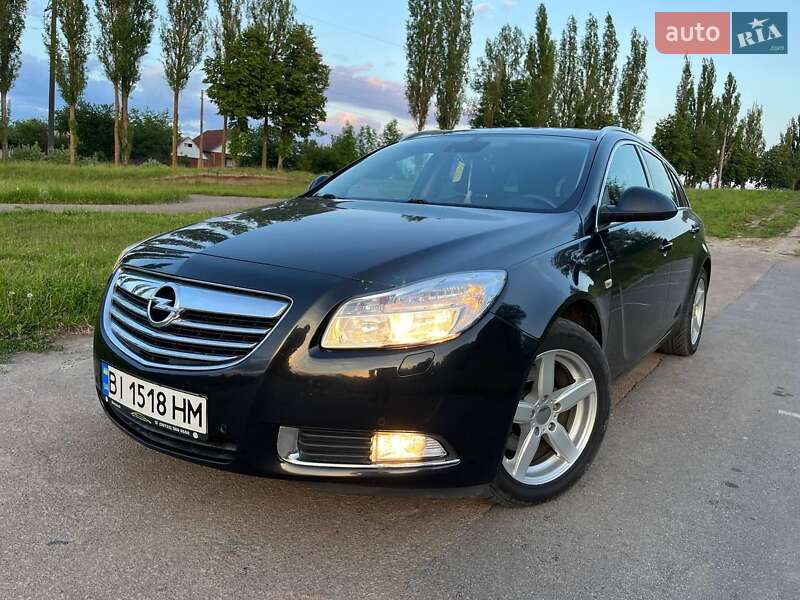 Универсал Opel Insignia 2011 в Тростянце