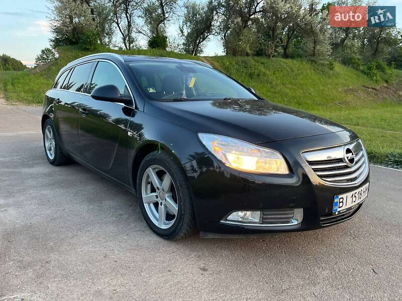 Универсал Opel Insignia 2011 в Тростянце