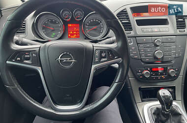 Седан Opel Insignia 2011 в 