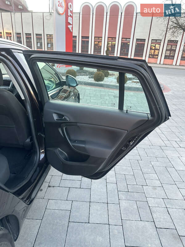 Универсал Opel Insignia 2016 в Хусте