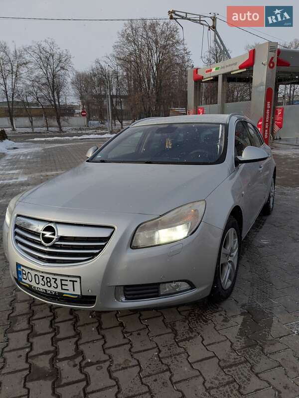 Универсал Opel Insignia 2011 в 