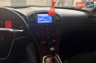 Универсал Opel Insignia 2011 в 