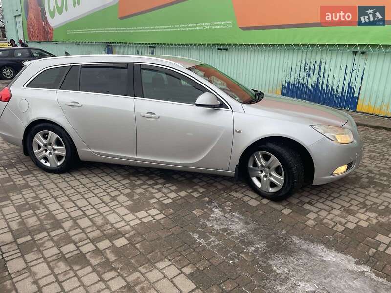Універсал Opel Insignia 2011 в Івано-Франківську