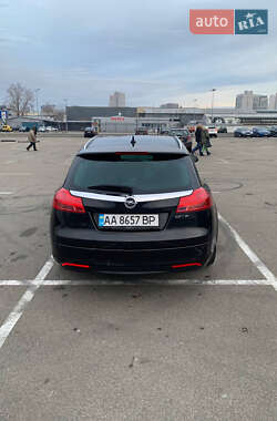 Универсал Opel Insignia 2010 в 