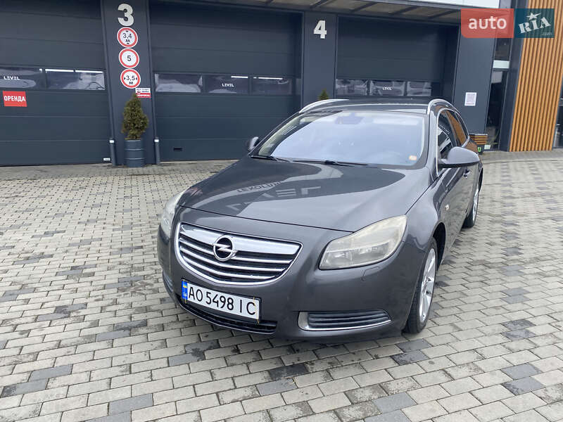 Универсал Opel Insignia 2012 в 
