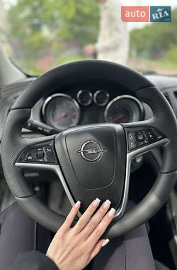 Універсал Opel Insignia 2010 в 