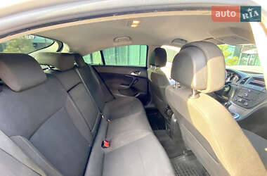 Лифтбек Opel Insignia 2011 в 