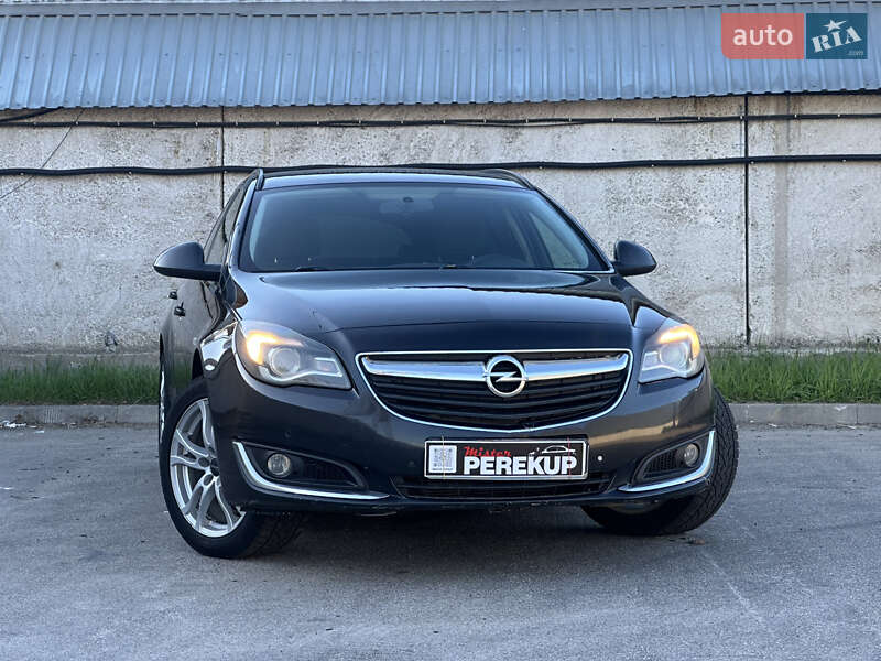 Универсал Opel Insignia 2015 в 
