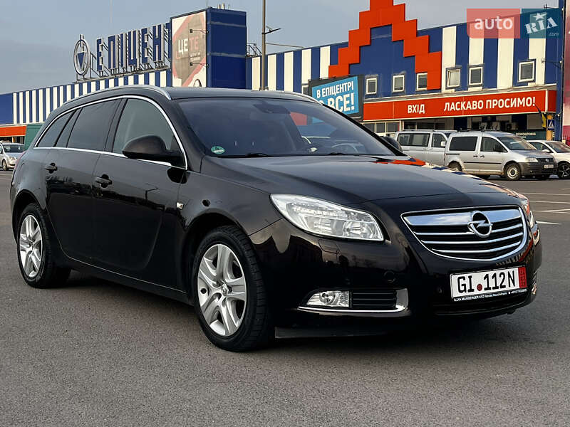 Универсал Opel Insignia 2012 в 