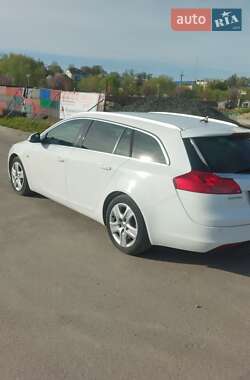 Универсал Opel Insignia 2011 в 