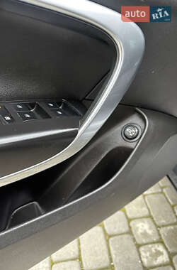 Универсал Opel Insignia 2010 в 