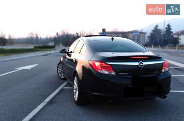 Седан Opel Insignia 2012 в 