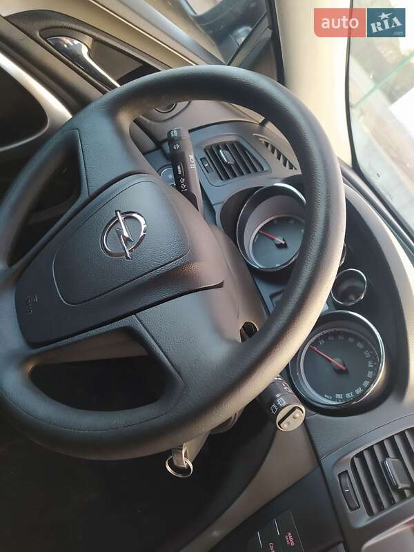 Універсал Opel Insignia 2012 в Дубні