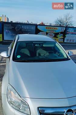 Универсал Opel Insignia 2012 в 