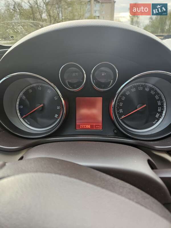 Лифтбек Opel Insignia 2010 в Киеве