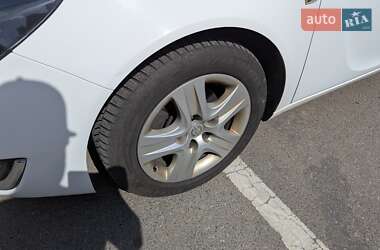 Универсал Opel Insignia 2014 в 