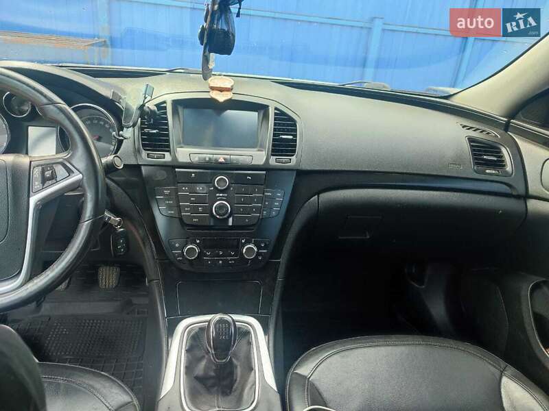 Седан Opel Insignia 2010 в 
