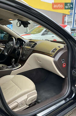 Универсал Opel Insignia 2010 в 