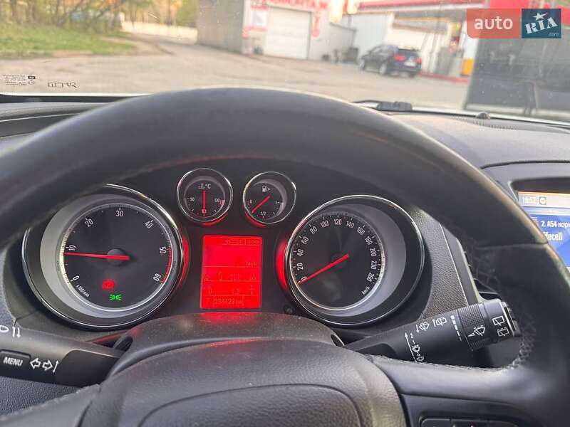 Універсал Opel Insignia 2013 в Старокостянтинові