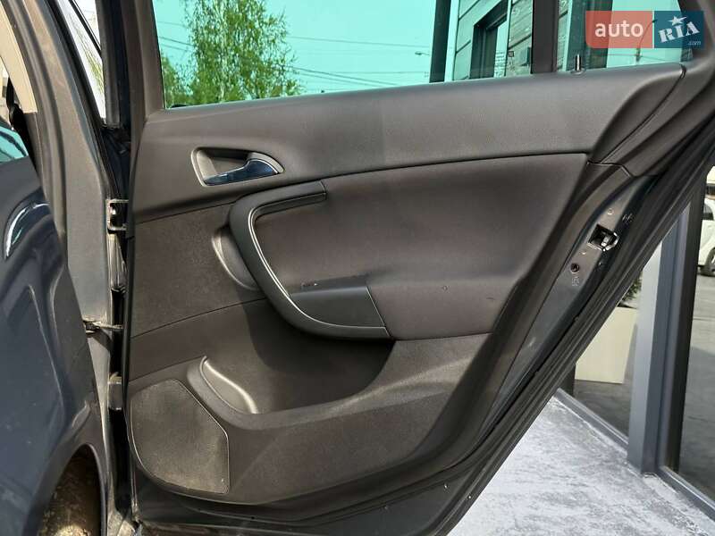 Универсал Opel Insignia 2014 в Ровно