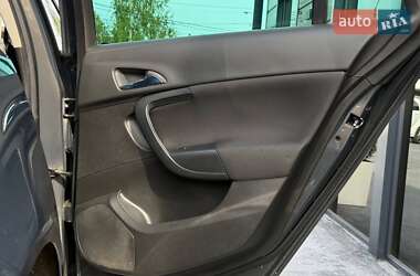 Универсал Opel Insignia 2014 в 