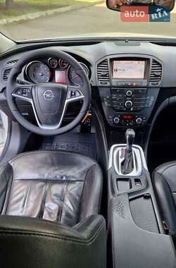 Седан Opel Insignia 2011 в 