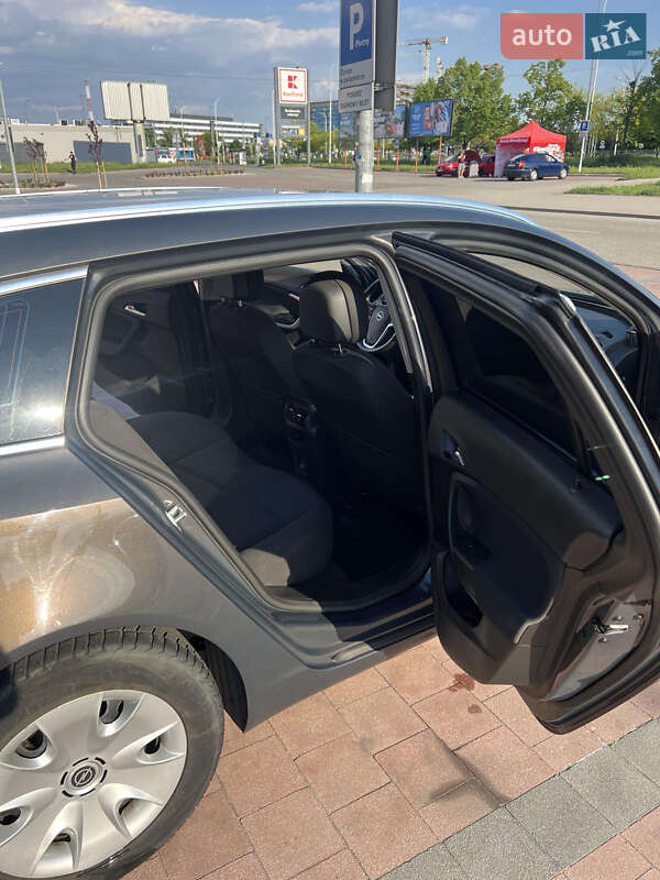 Универсал Opel Insignia 2013 в Ивано-Франковске