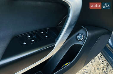 Универсал Opel Insignia 2013 в 