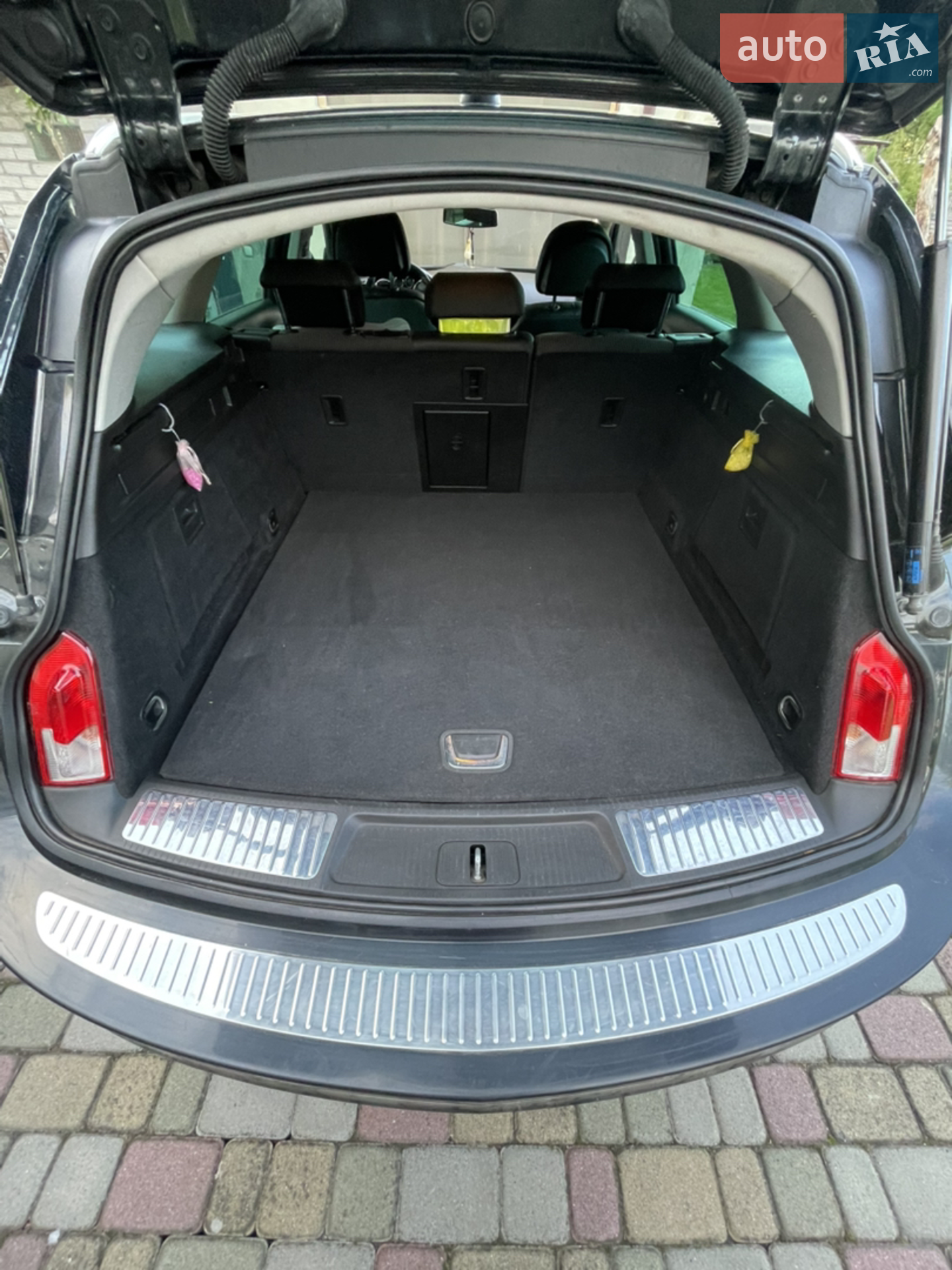 2010 Opel Insignia - мініатюра 18