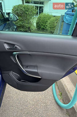 Универсал Opel Insignia 2012 в 