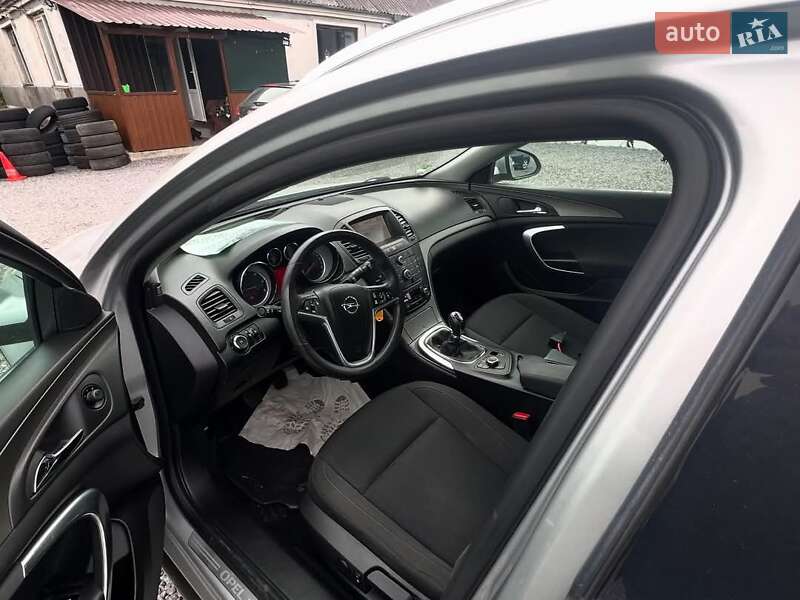 Универсал Opel Insignia 2013 в Староконстантинове