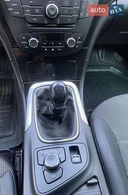 Универсал Opel Insignia 2010 в 