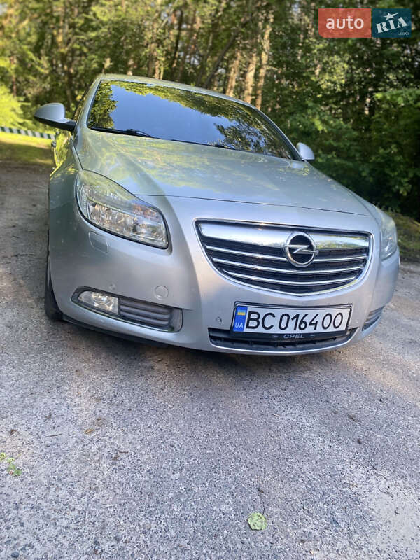 Седан Opel Insignia 2010 в Буську