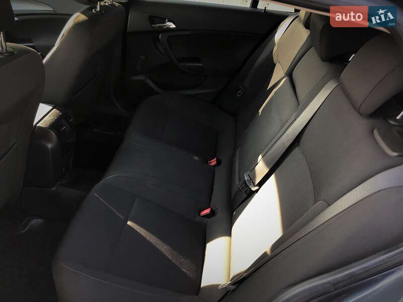 Універсал Opel Insignia 2010 в Львові