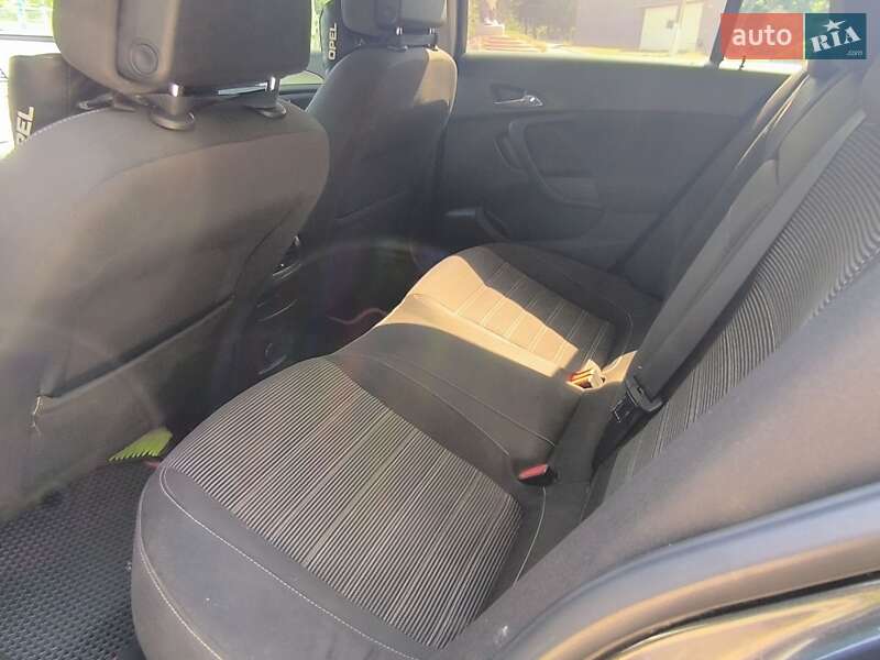 Ліфтбек Opel Insignia 2010 в Миргороді