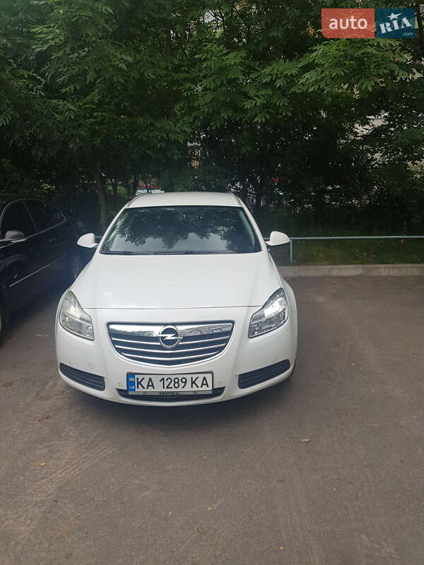 Универсал Opel Insignia 2012 в 