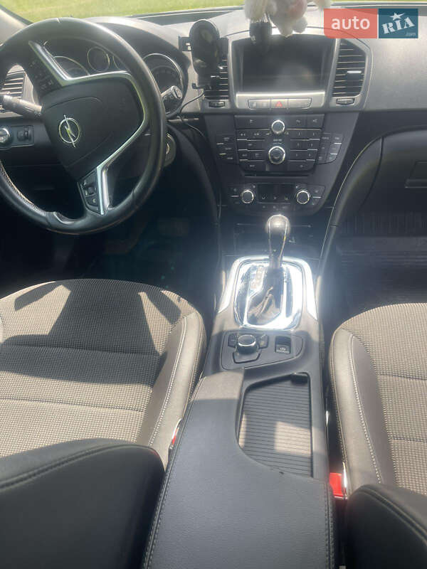 Универсал Opel Insignia 2013 в Сваляве