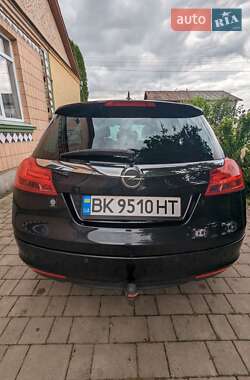 Универсал Opel Insignia 2012 в 