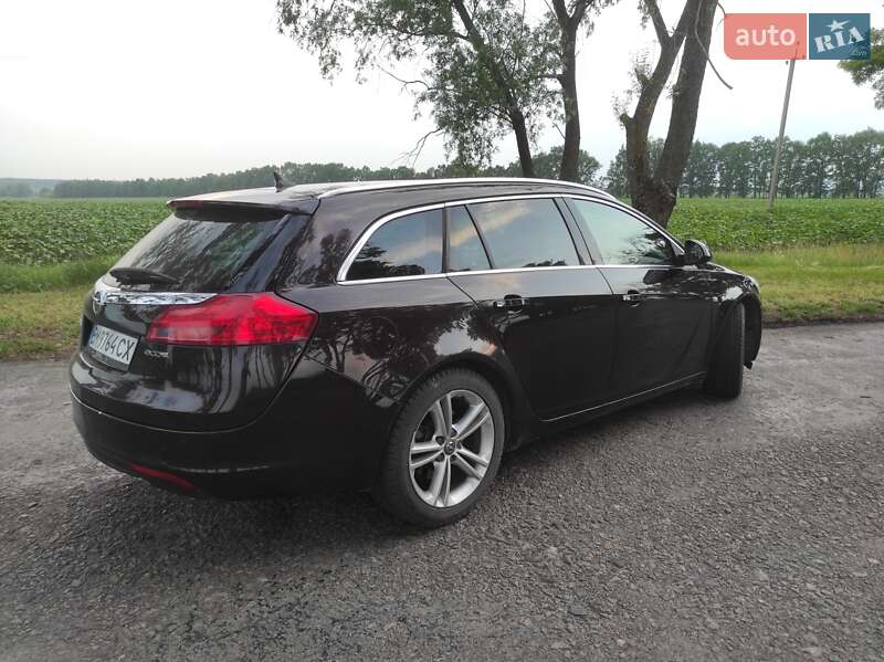 Універсал Opel Insignia 2010 в Сумах