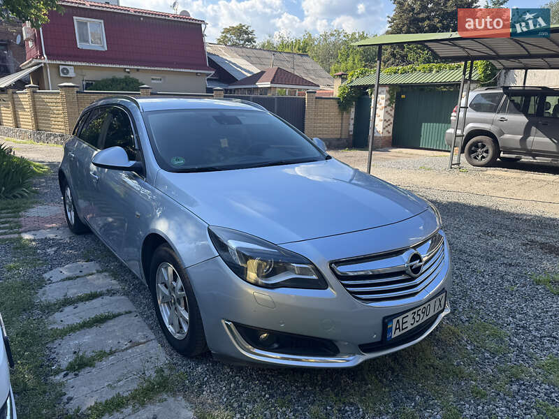 Універсал Opel Insignia 2015 в Дніпрі