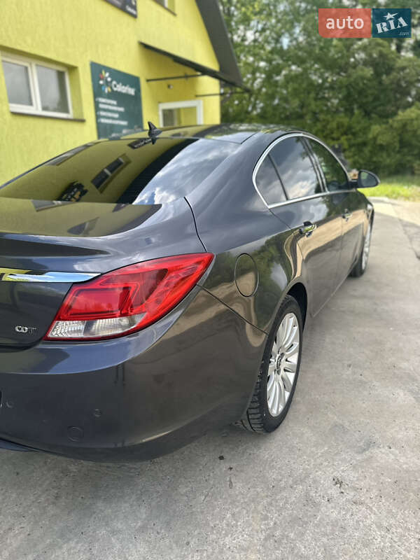 Седан Opel Insignia 2009 в Сторожинце