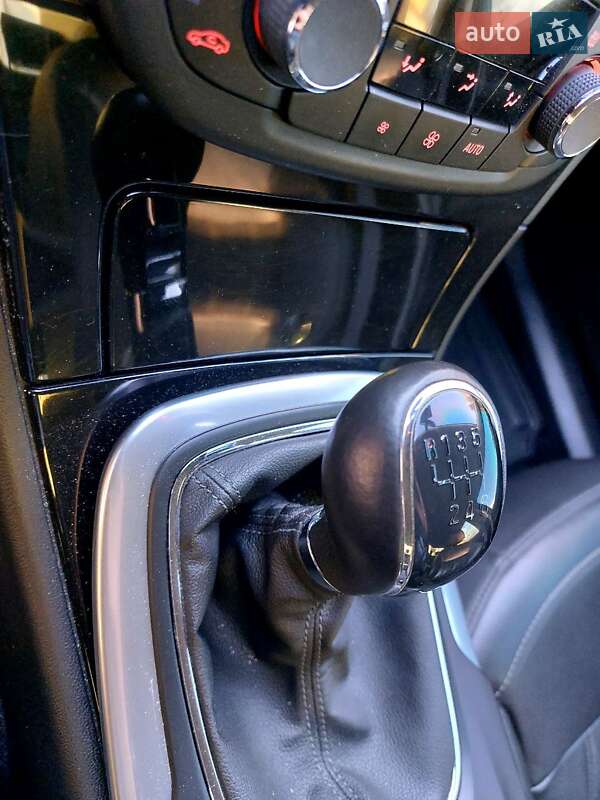 Седан Opel Insignia 2010 в Чорноморську