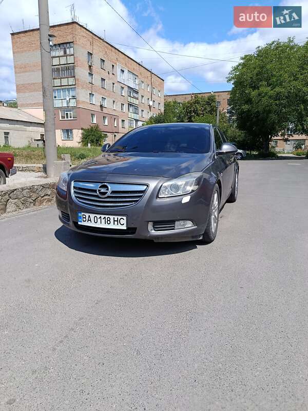 Седан Opel Insignia 2010 в Знаменке