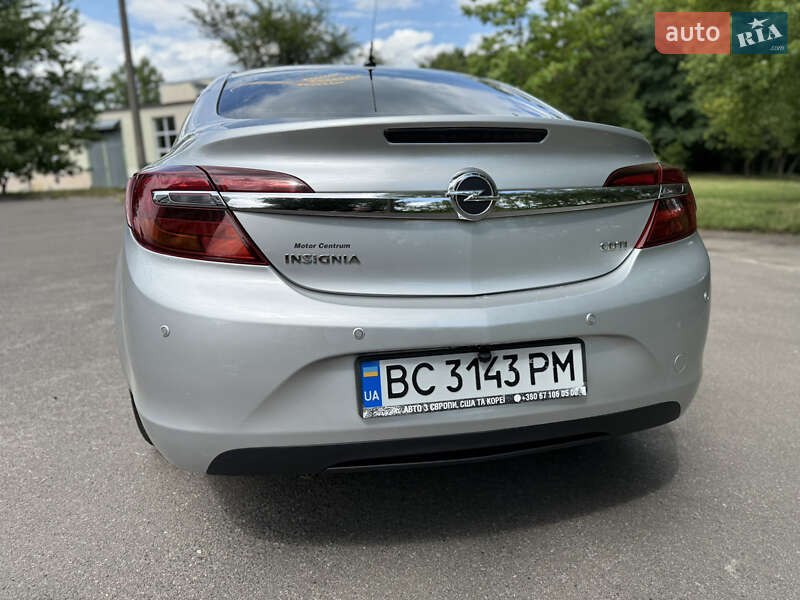 Седан Opel Insignia 2014 в Львове