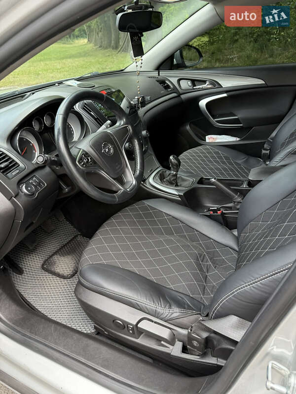 Седан Opel Insignia 2014 в Львове