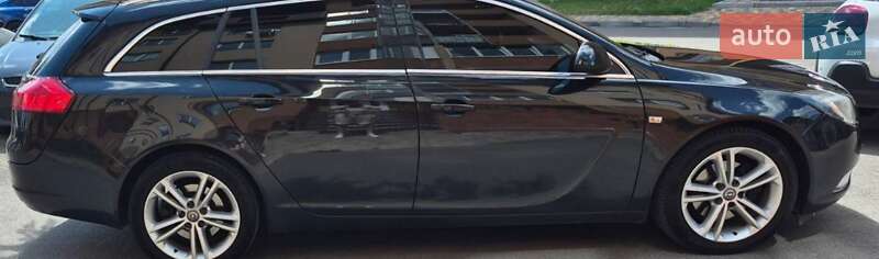 Универсал Opel Insignia 2013 в Киеве